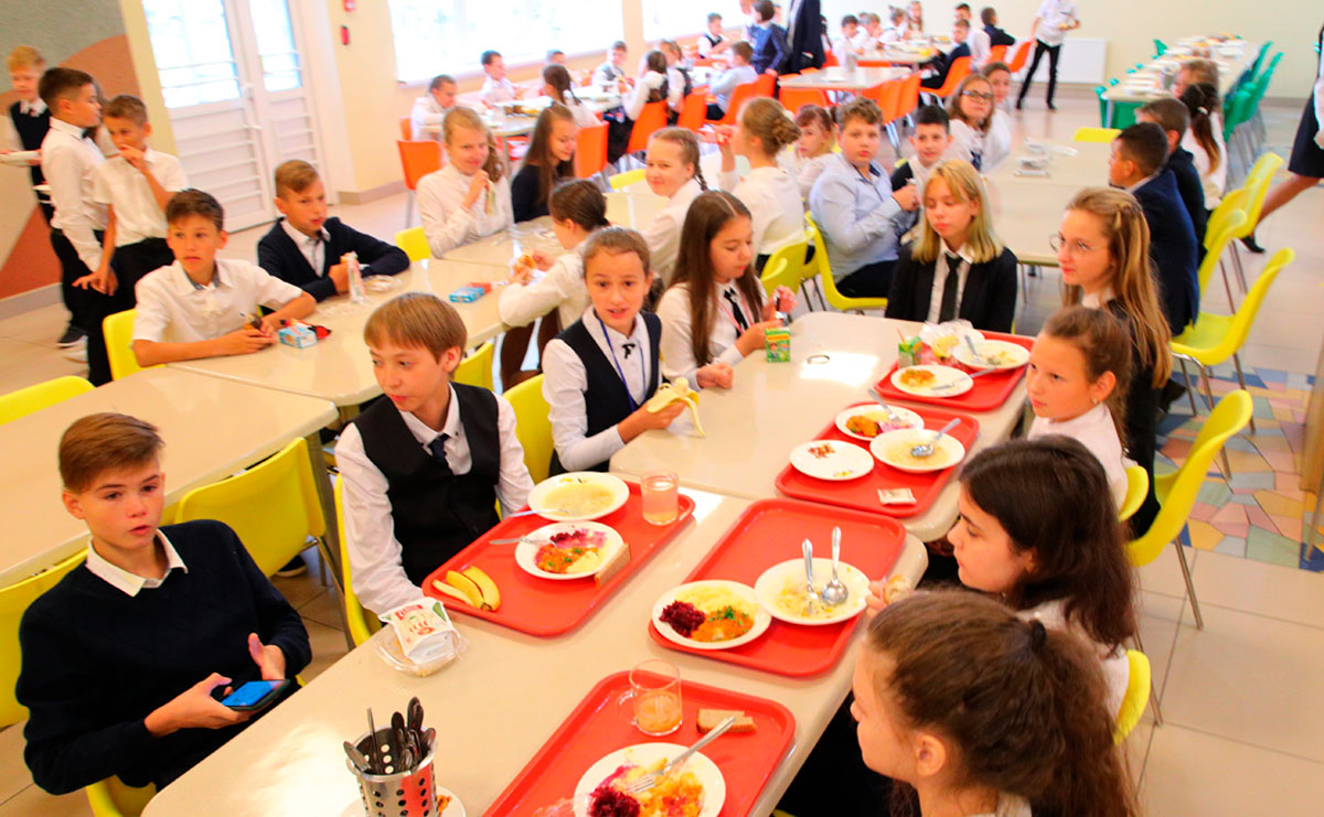 62 350 школьников начальных классов обеспечат бесплатным горячим питанием в Якутии