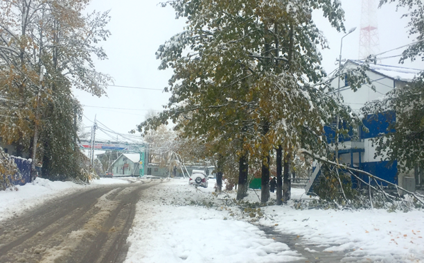 Энергетики Южной Якутии ликвидируют последствия снежного циклона
