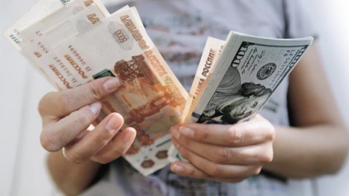Назвали реальный курс доллара к рублю