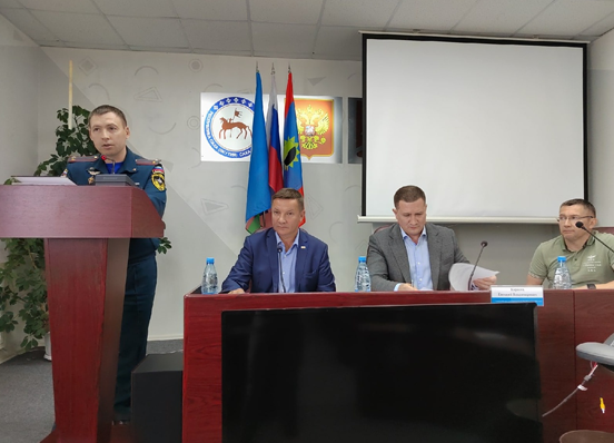 Федеральный инспектор РС(Я) обсудил вопросы обеспечения противопожарной безопасности в Алданском районе