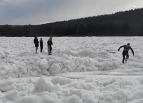 Родители ответят за дрейф четырех подростков на льдине