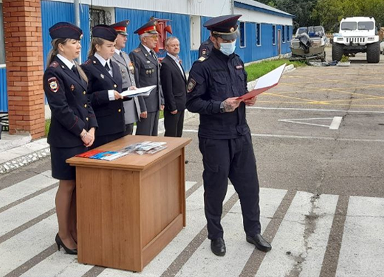 В день государственного флага алданские полицейские приняли присягу