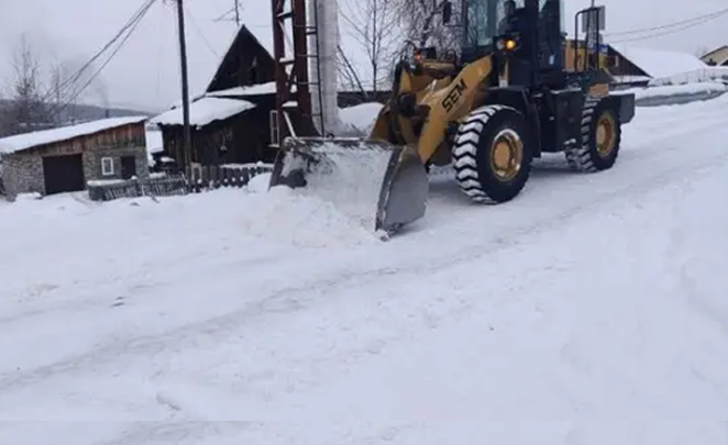  В Алдане на уборке снега с улиц задействовано 6 единиц снегоуборочной техники