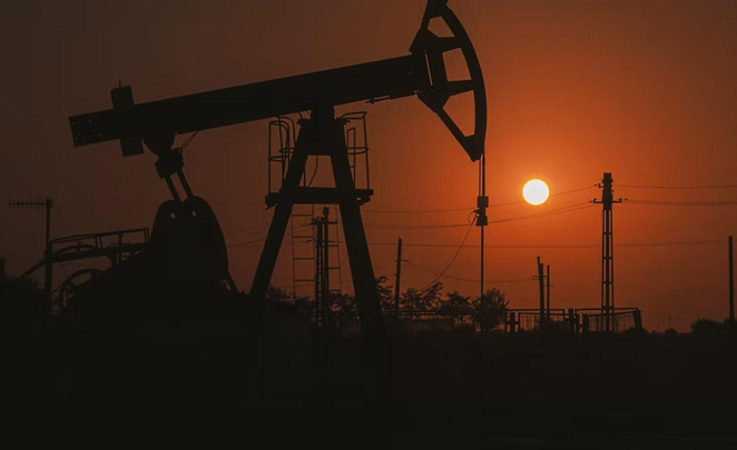 Страны Запада установили потолок цен на российскую нефть. Что это значит