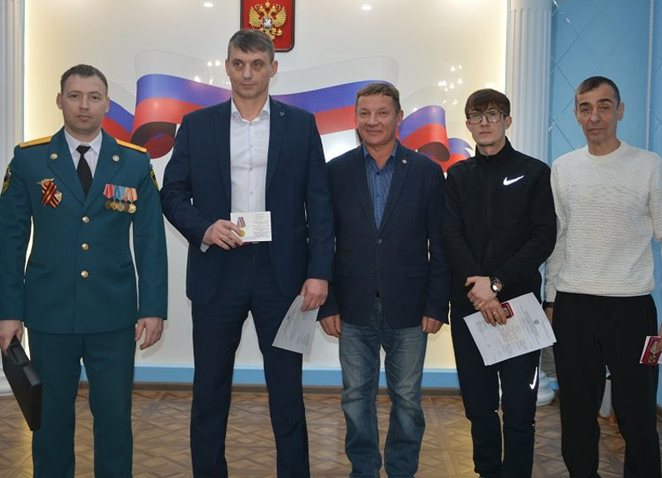 В День спасателя троим жителям Алданского района вручены награды МЧС России