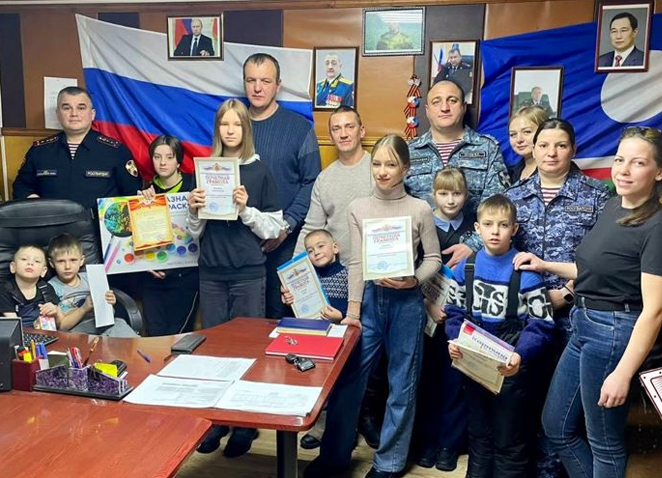 В Алдане наградили детей сотрудников росгвардии за активное участие в ведомственных мероприятиях