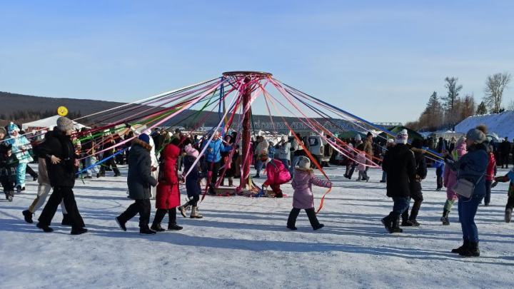 В Томмоте ярко и красочно прошли городские гуляния «Зимние забавы: мы вместе»