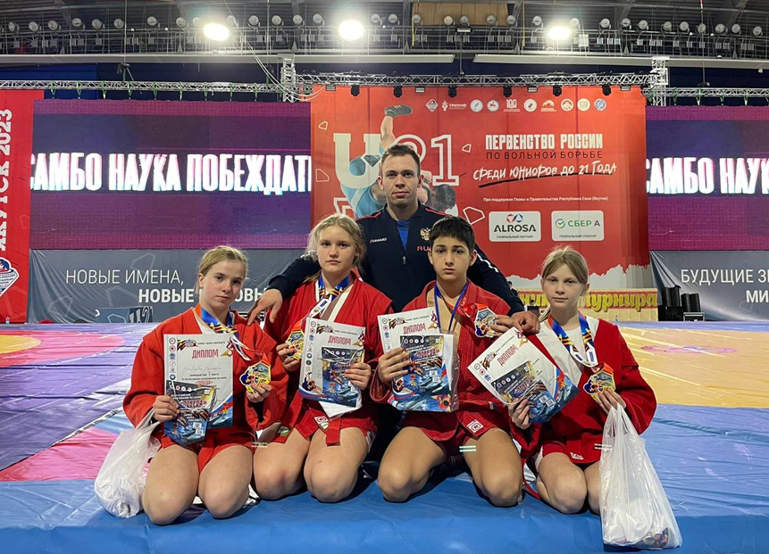 Воспитанники Дмитрия Пьянзина – победители и призеры Всероссийских соревнований по самбо