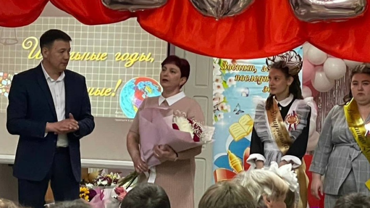 Александр Усенко поздравил выпускников коррекционной школы
