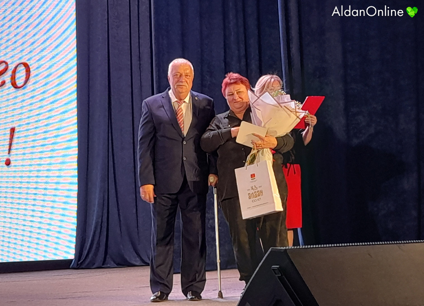 Накануне Дня медработника глава города вручил награды представителям лечебных учреждений