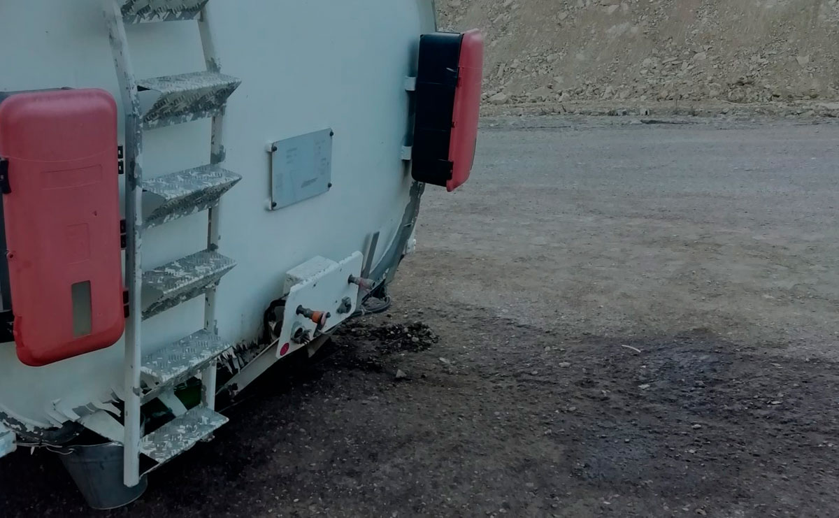 В Якутии из-за ДТП на участок трассы “Лена” вытекло 600 литров бензина