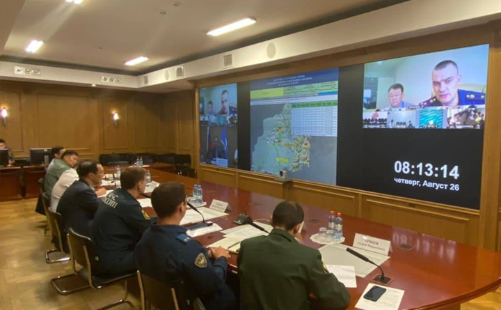 Айсен Николаев поручил ликвидировать оставшиеся пожары в Якутии в ближайшие два дня