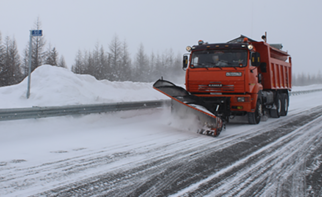 Для снегоочистки федеральной трассы «Лена» задействовано 105 единиц спецтехники
