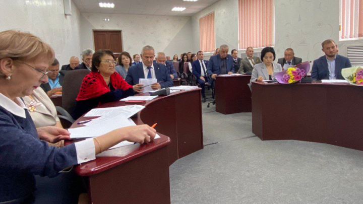 Депутаты Алданского районного Совета собрались на первую сессию