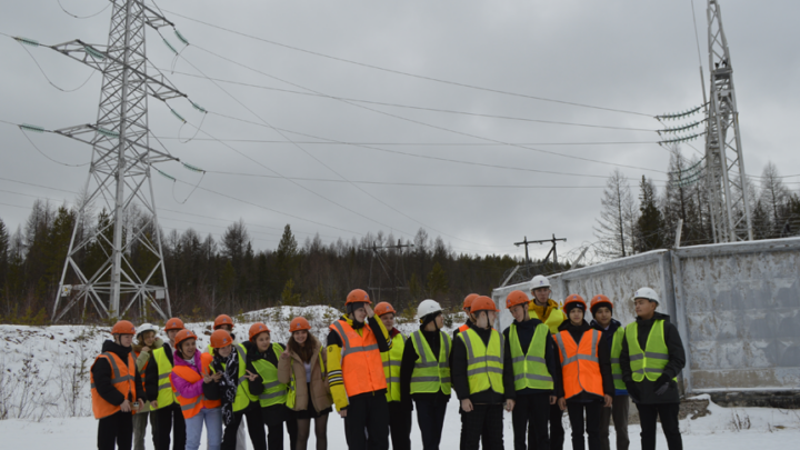 Южно-Якутские энергетики провели для школьников экскурсию на подстанции «Водозабор» и в Центре управления сетями