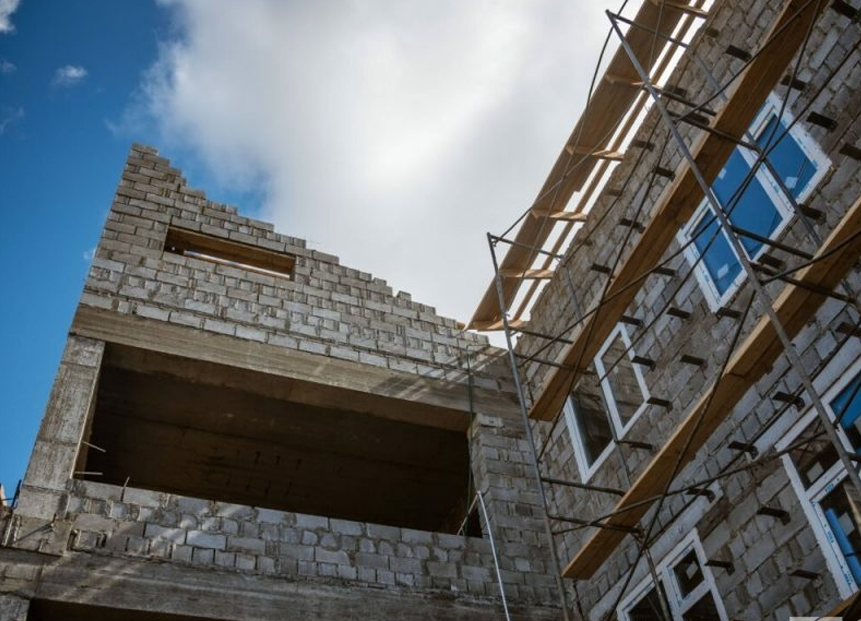 Пять новых жилых домов строятся в Алданском районе по программе переселения из аварийного жилья