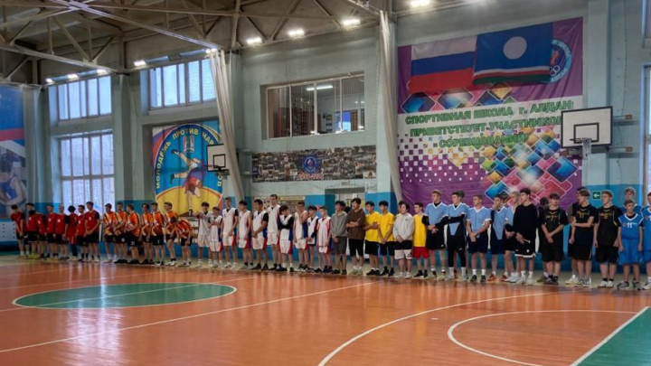 Школьники Алданского района сразились на баскетбольной площадке