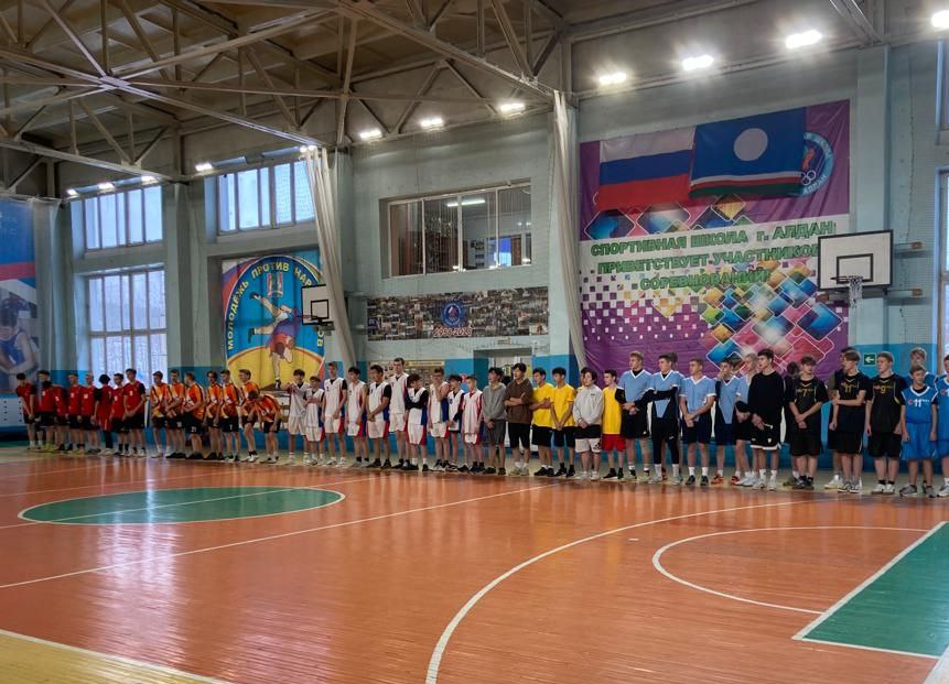 Школьники Алданского района сразились на баскетбольной площадке
