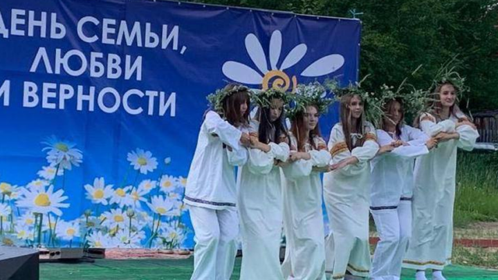 В Якутии возбудили дело за массовое мероприятие на… День семьи, любви и верности.
