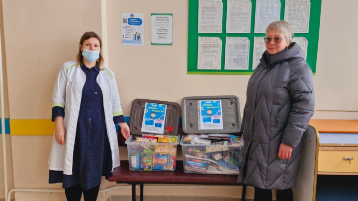 Энергетики Южной Якутии передали «Коробки храбрости» в детские отделения больниц Алданского района