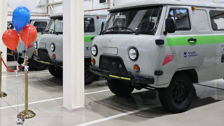 Алданская ЦРБ получила две специализированных машины для отдаленных сел района