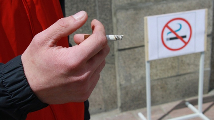 В Якутии планируют бороться с курильщиками. Будет введен запрет на курение на остановках и в парках